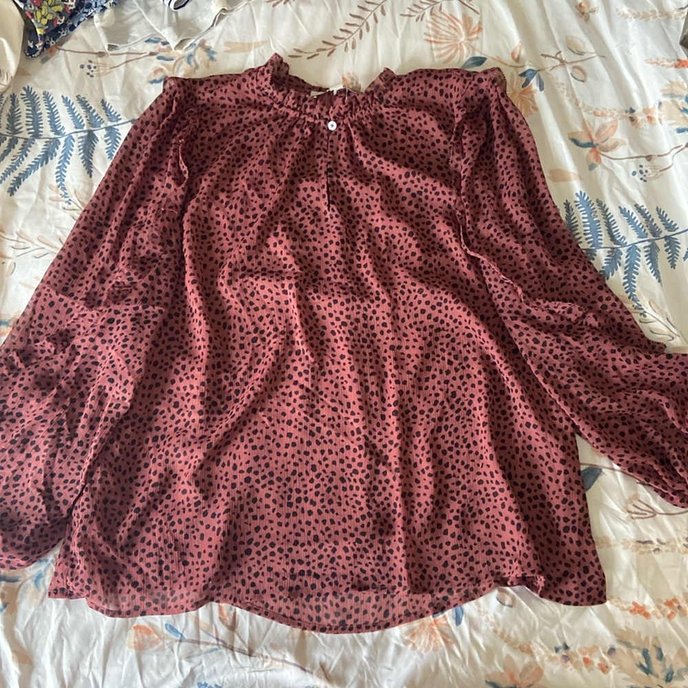 Loft shiffon maroon blouse with key hole opening on from size large